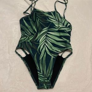 JOLYN NICO 3 ONESIE TIEBACK SIZE 26